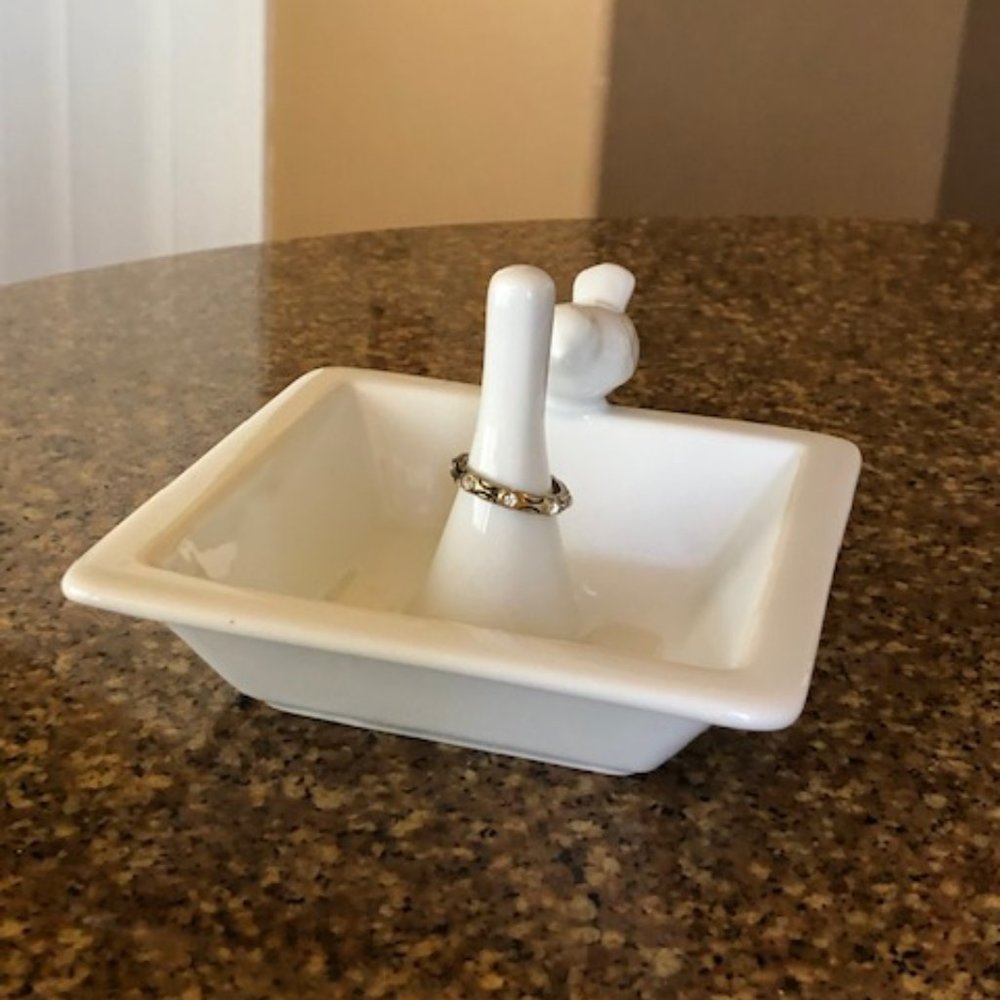 Farmhouse Ceramic Square Bird Ring Jewelry Holder